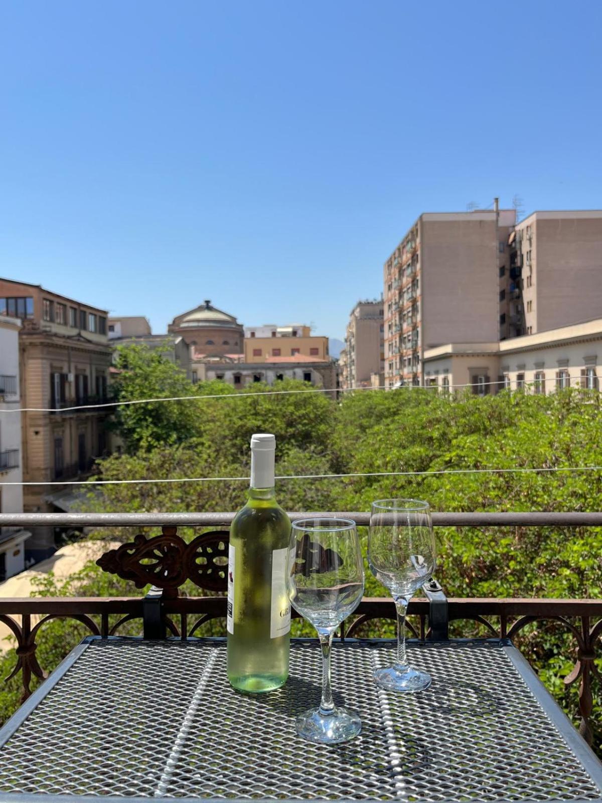 Casa Vacanze Da Ruggero Al Massimo Palermo Kültér fotó
